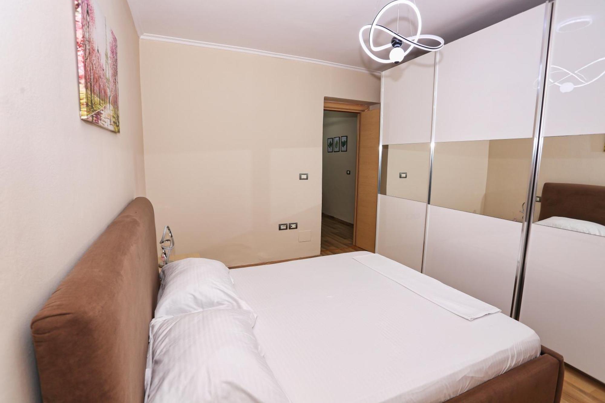 R&B City Center Apartment Tiranë Luaran gambar